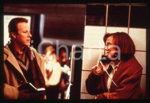 Catherine O'HARA John HEARD - CINEMA "Home Alone" 1990 * 35mm vintage slide 4  Diapositiva d'epoca, in formato 35 mm.CONDIZIONI: GOODE' severamente vietata la riproduzione. Tutti i diritti sono riservati.Nella diapositiva ICharta mette in vendita, sul negozio eBay e in esclusiva sul sito "icharta" il proprio archivio composto da numerose diapositive e negativi fotografici d'epoca, tutti originali e autentici, che attraversano la storia del costume italiano tra gli la fine degli anni Sessanta e Novanta.Si tratta di uno sguardo inedito sull'attualit&agrave;, la politica, la vita quotidiana, il gossip e la cultura, che fotografa il cambiamento della nazione in quest'ultimo scorcio del XX secolo. Un'occasione unica per il mercato del collezionismo, che vede finalmente disponibile un archivio eccezionale per vastit&agrave;, tematiche e condizioni, in un settore (il negativo fotografico e la diapositiva) di assoluta novit&agrave; e dalle interessanti prospettive di investimento.   FAIR/discreto   originale e autentica 1