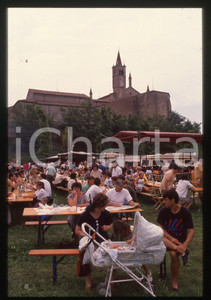 1987 CURTATONE Santuario Beata Vergine delle Grazie * 35 mm vintage slide 2  Diapositiva d'epoca, in formato 35 mm.CONDIZIONI: GOODE' severamente vietata la riproduzione. Tutti i diritti sono riservati.ICharta mette in vendita, sul negozio eBay e in esclusiva sul sito "icharta" il proprio archivio composto da numerose diapositive e negativi fotografici d'epoca, tutti originali e autentici, che attraversano la storia del costume italiano tra gli la fine degli anni Sessanta e Novanta.Si tratta di uno sguardo inedito sull'attualità, la politica, la vita quotidiana, il gossip e la cultura, che fotografa il cambiamento della nazione in quest'ultimo scorcio del XX secolo. Un'occasione unica per il mercato del collezionismo, che vede finalmente disponibile un archivio eccezionale per vastità, tematiche e condizioni, in un settore (il negativo fotografico e la diapositiva) di assoluta novità e dalle interessanti prospettive di investimento.  GOOD/buono   originale e autentica 1