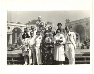 Fotografia d epoca originale 1987 VENEZIA CINEMA  Giuria davanti all allestimento per Cinecittà 50° 2 1