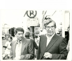 1985 ca MILANO Renato PUPILELLA con il dott. COZZA in una via del centro *Foto