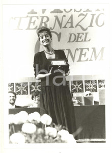 Fotografia d epoca originale 1984 VENEZIA Mostra del Cinema  Pascale OGIER con la Coppa Volpi 1  Foto 1