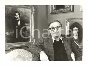 1985 TV "Serata Manzoni" Beniamino PLACIDO con il ritratto dello scrittore *Foto