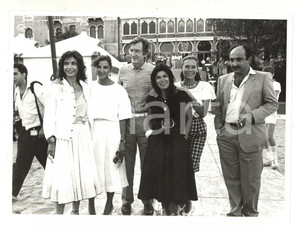 Fotografia d epoca originale 1985 VENEZIA Mostra del Cinema  Carlo LIZZANI con il cast di Mamma Ebe 1 1