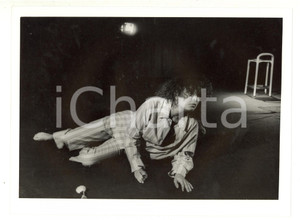 1985 ca MUSICA - Cantante Loredana BERTÈ sul palco in pigiama (2) - Foto