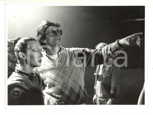 1985 ca RAI UNO - Gianni BREZZA durante le prove di uno spettacolo (2) - Foto
