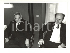 Fotografia d epoca originale 1985 ca MILANO POLITICA DC  Bruno TABACCI e Augusto REZZONICO a un convegno 1
