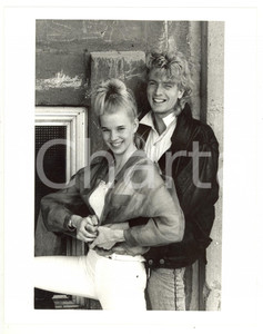 Fotografia d epoca originale 1985 ca COSTUME  Ritratto di Sara CARLSON con il fidanzato Christopher 5 1