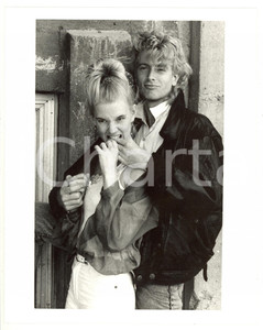 Fotografia d epoca originale 1985 ca COSTUME  Ritratto di Sara CARLSON con il fidanzato Christopher 6 1