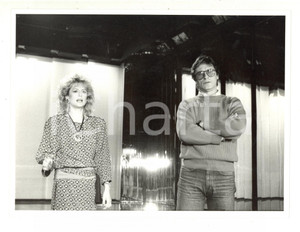 1985 ca RAI UNO - Loretta GOGGI e Gianni BREZZA durante le prove - Foto 24x18 cm