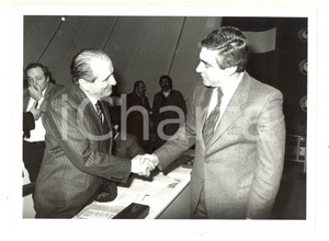 Fotografia d epoca originale 1985 MILANO POLITICA PSI  Agostino MARIANETTI e Luigi LUCCHINI a un convegno 1