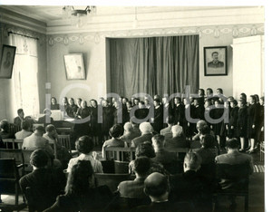 Fotografia d epoca originale 1955 ca KIEV URSS Lezione di canto in una scuola elementare Foto 17x13 cm 1