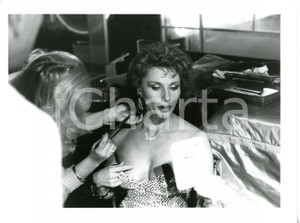 1985 ca RAI DUE - IL CAPPELLO SULLE VENTITRÉ Paola PITAGORA al trucco - Foto