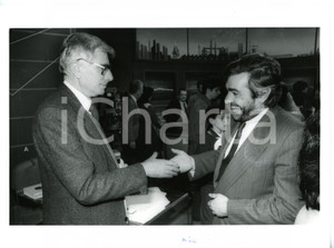 1985 ca RAI Giovanni GORIA stringe la mano a Sergio RICOSSA *Foto 24x18 cm