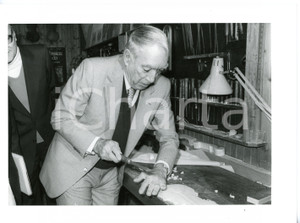 1988 CREMONA L'attore Anthony QUINN costruisce un violino *Foto 24x18 cm