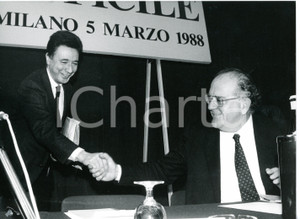 1988 MILANO Convegno DC - Carlo FRACANZANI stringe la mano all'on. RIGA *Foto