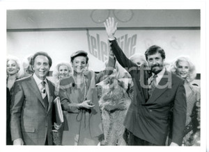 1990 ca TELEMIKE - Mike BONGIORNO con i campioni Isabella LAMA e Giulio MARLIA