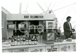 1990 ca ITALIA - COSTUME "Bar telematico" con pubblicità COCA-COLA *Foto VINTAGE