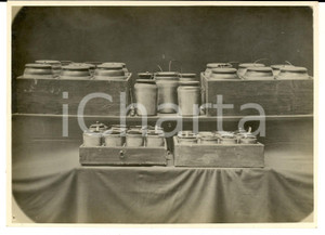 Fotografia d epoca originale 1927 COMO Esposizione Voltiana  Tavolo contenitori  ElettricitÃ  Foto 17x12 cm 1