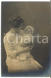 1920 ca ITALIA Ritratto di donna con bambino di due mesi - Foto cartolina