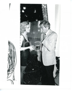 1985 ca IL CAPPELLO SULLE VENTITRÉ Walter CHIARI con Patrizia CASELLI (4) *Foto