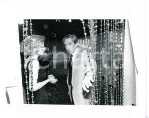 1985 ca IL CAPPELLO SULLE VENTITRÉ Walter CHIARI con Patrizia CASELLI (7) *Foto