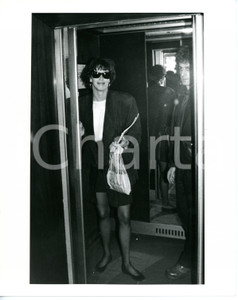 1985 ca COSTUME Clarissa BURT e Giovanni NUTI in ascensore *Foto 20x25 cm