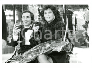 1985 ca IL CAPPELLO SULLE VENTITRÃ‰ Paolo MOSCA brinda con Ira VON FURSTENBERG Fotografia originale di agenzia. CONDIZIONI: GFORMATO: 24x18 cm  originale e autentica 1