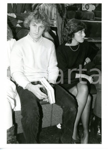 1983 COSTUME ITALIA Pierfrancesco VILLAGGIO e BERNETTI in platea - Foto 18x24 cm