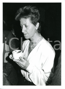 1985 ca POLITICA - PSI Marisa BELLISARIO beve una cioccolata - Foto 18x24 cm