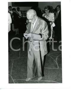 1987 CANNES Festival del Cinema - Charles VANEL accende la pipa *Foto 20x25 cm