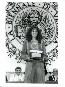 1986 VENEZIA Mostra del Cinema - Valeria GOLINO vince COPPA VOLPI (1) *Foto