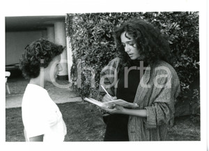 1986 MOSTRA DEL CINEMA DI VENEZIA Valeria GOLINO firma autografo a giovane fan
