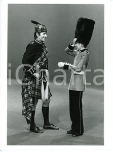 1983 LORETTA GOGGI QUIZ Loretta GOGGI guardia inglese - Gianni BREZZA scozzese