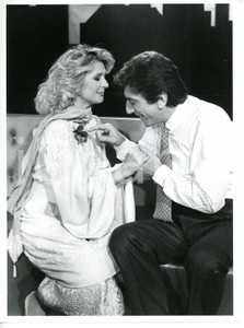 1986 RAI UNO "IO A MODO MIO" Loretta GOGGI Gigi PROIETTI Foto 18x24 cm Fotografia di agenzia. CONDIZIONI:GOOD/buonoFORMATO: 24x18 originale e autentica 1