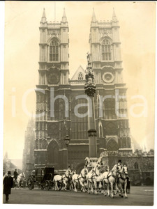 1952 LONDON Westminster Abbey - State Landau during Coronation rehearsal *Foto