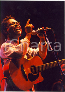 1996 SWEDEN Ritratto Lokua KANZA durante un concerto - Fotografia 15x21 cm