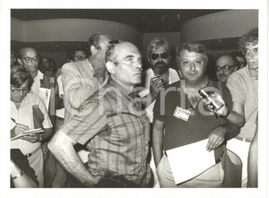 1985 ca CINEMA Regista Pasquale SQUITIERI tra i giornalisti *Foto 24x18 cm