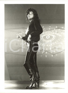 1985 ca ITALIA MUSICA Renato ZERO sul palco con occhiali da sole (1) *Foto 18x24