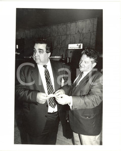 1990 ca MILANO COSTUME - CENTROMARCA Abel AGANBEGYAN prima di una conferenza