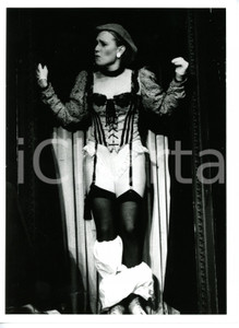1990 ca TEATRO ITALIA "Oh! Calcutta!" - Attrice in guêpière *Foto 18x24 cm