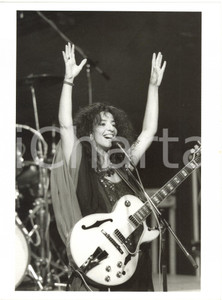 1985 ca ITALIA MUSICA - La cantautrice Teresa DE SIO durante un concerto *Foto