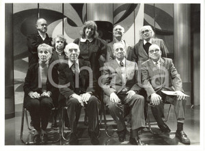 1985 ca ITALIA COSTUME - Vittoria MARINETTI con il gruppo dei futuristi (2) Foto