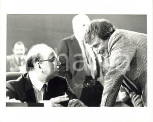 1987 RIMINI 44° Congresso PSI - Bettino CRAXI discute con Claudio SIGNORILE (1)