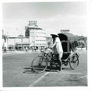 1968 TAICHUNG (TAIWAN) Meitu Hotel - Traditional pedicab *Foto ARTISTICA 12x12