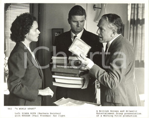 1988 CINEMA Film "A World Apart" - Barbara HERSHEY Jeroen KRABBÉ Paul FREEMAN