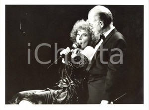 Fotografia d epoca originale 1985 ITALIA MUSICA  Ornella VANONI e Gino PAOLI in concerto 1 Foto 24x18 cm 1