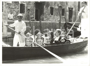 1985 VENEZIA MOSTRA DEL CINEMA Carolina DI MONACO e Stefano CASIRAGHI in gondola