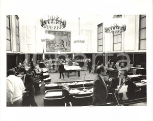 Fotografia d epoca originale 1987 MILANO PALAZZO MARINO  Aula del Consiglio comunale prima di una seduta 1 1