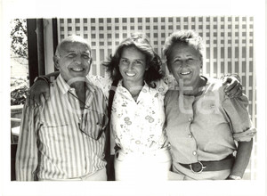 1985 ca ITALIA CINEMA - Regista Cinzia TH TORRINI con i genitori - Ritratto (1) 