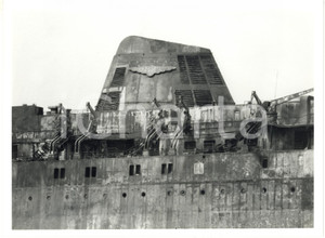 1991 LIVORNO Disastro del MOBY PRINCE Fumaiolo del traghetto dopo incendio *Foto